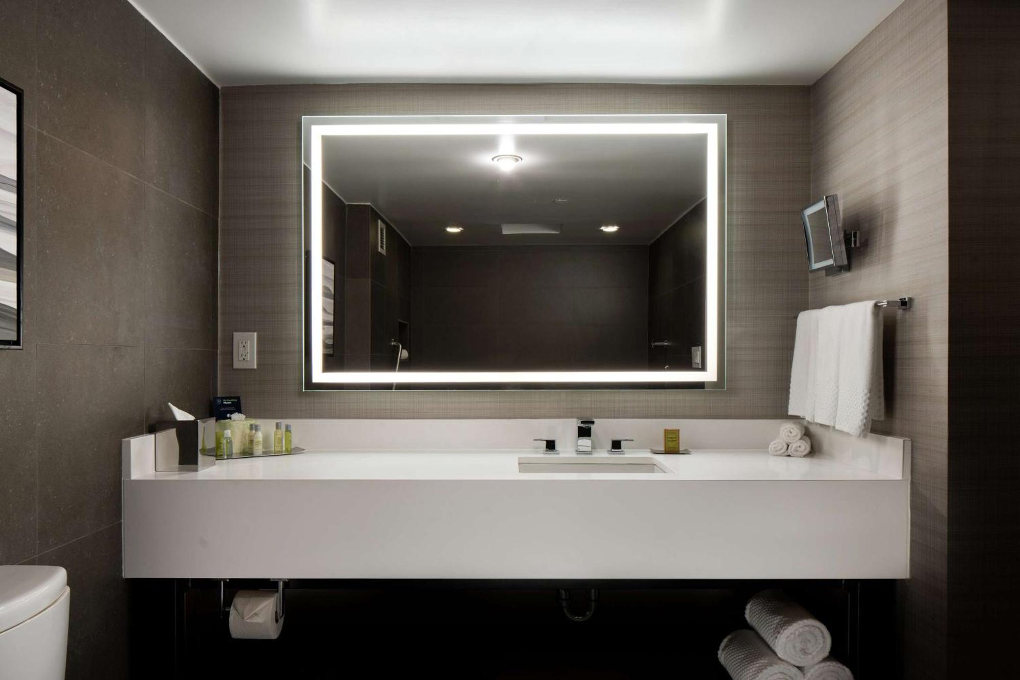 Отель Doubletree By Hilton Monrovia - Pasadena Area Экстерьер фото
